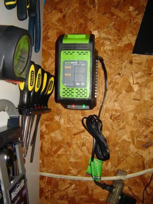 Chargeur monté au mur.