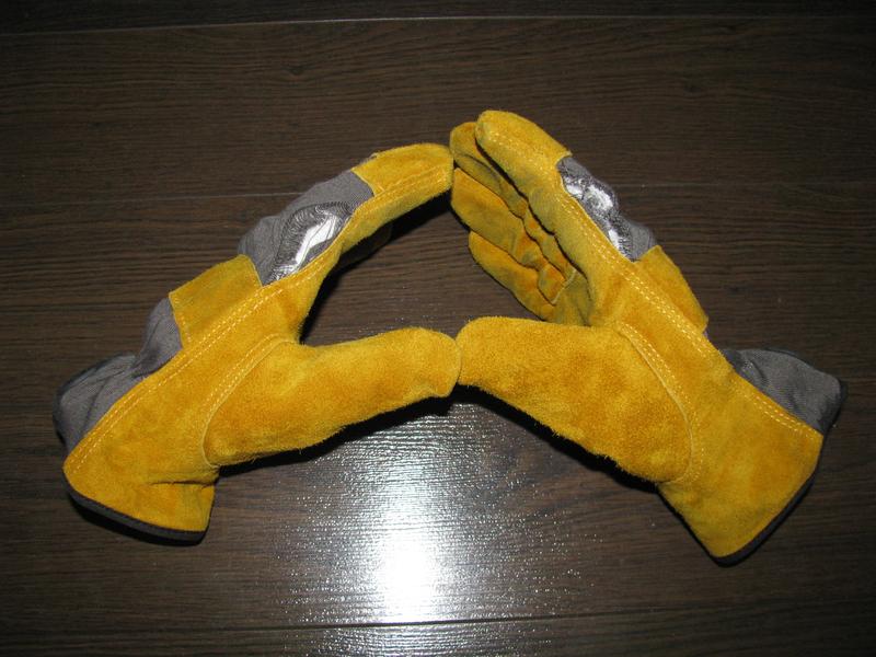 Index fingers ripped at stitching after first time using.