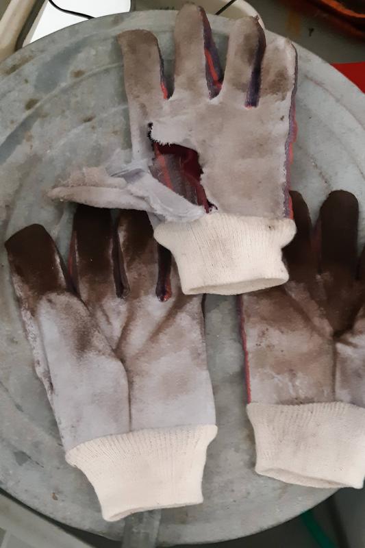 Top glove didnt last an hour doing light yard work.   Other two survived the day.