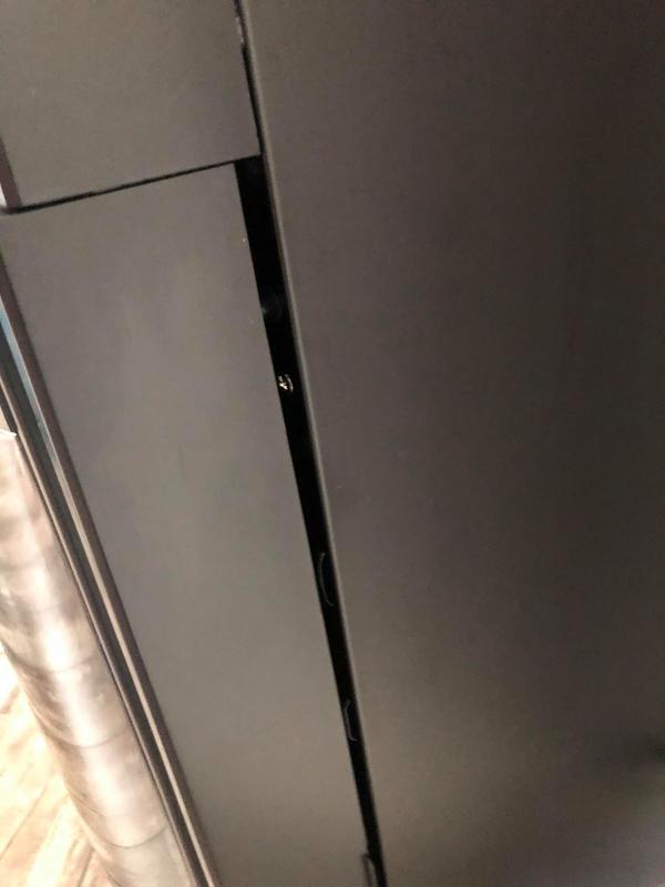 La porte n'enfonce pas l'interrupteur pour déclencher la pompe. Aimant trop faible