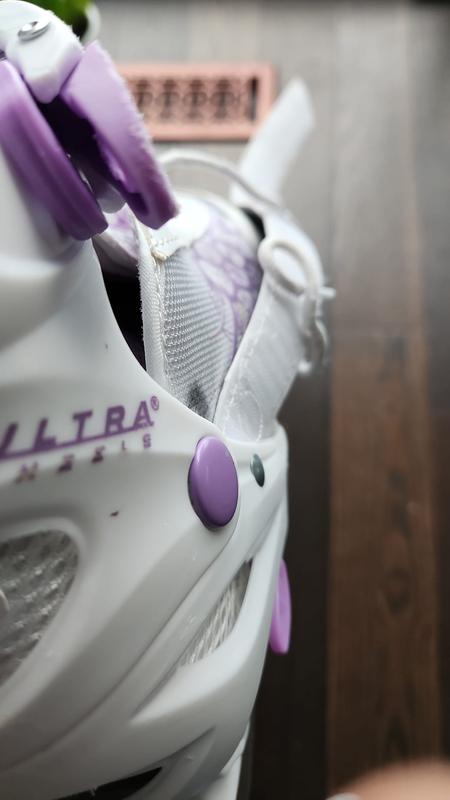 Now it doesn't close.  Not how "new" these still are, not even dirty yet (for a 6 year old use)