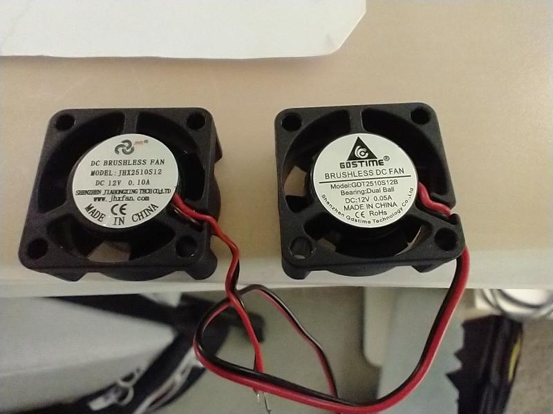 Troublesome fan on the left. Could not reliably start.