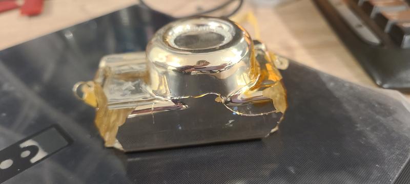 Broient en both sites and bottom full cracked