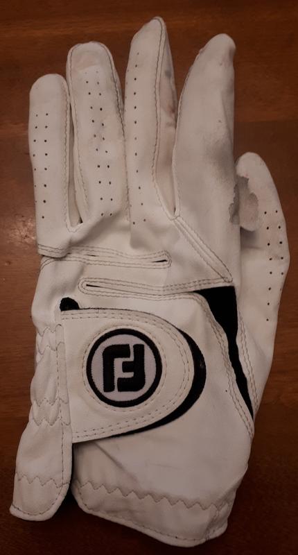 Rear view. Rip on base of index finger. 4 rounds.