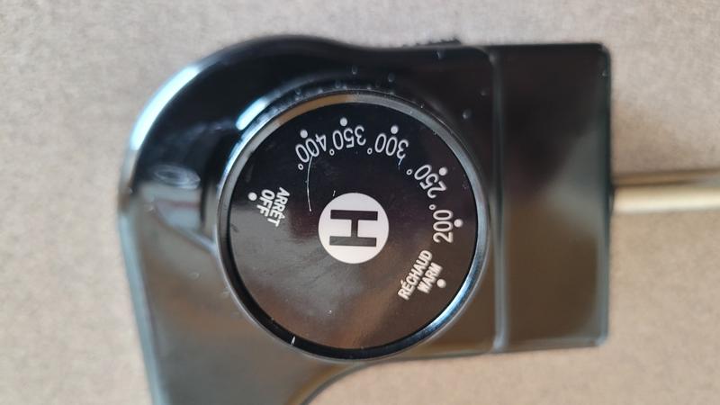 The thermostat dial is large enough, but has little usable range