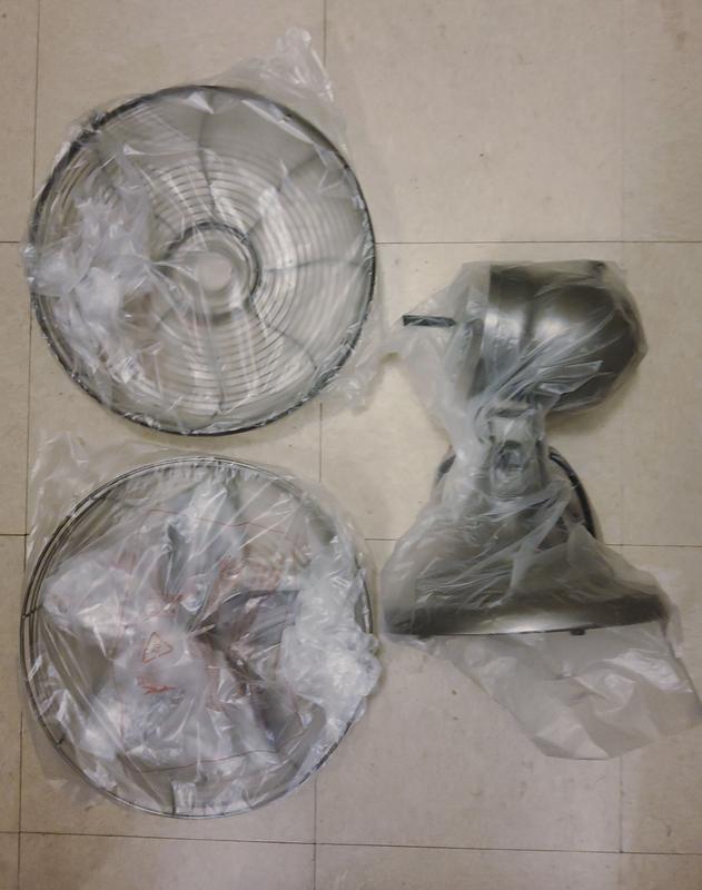 What's in the box beside the Paper Manual - Note the control types