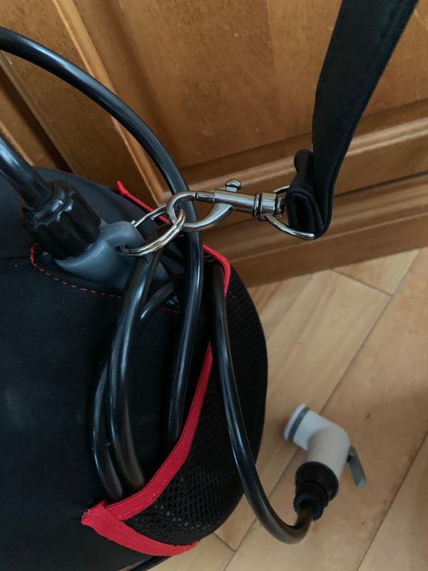 Changer l’attache de plastique pour des attaches de métal.