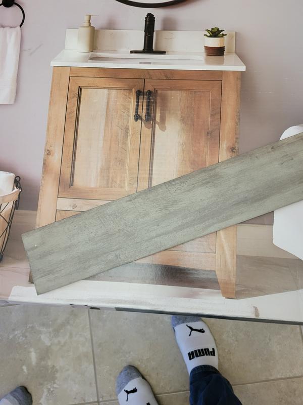 Grey board on top of photo on box.  Not the same colour.