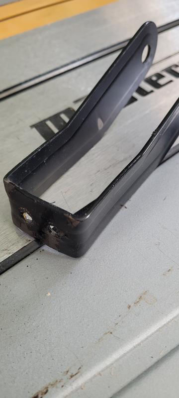 Dommage pour les supports à roues, peut se plier avec la force de mes mains.