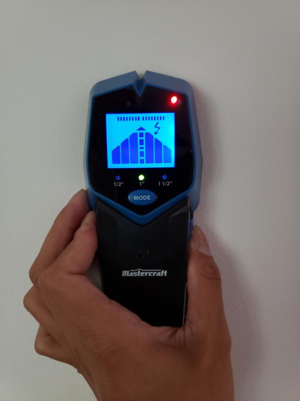 AC wire detected on a plain door!?