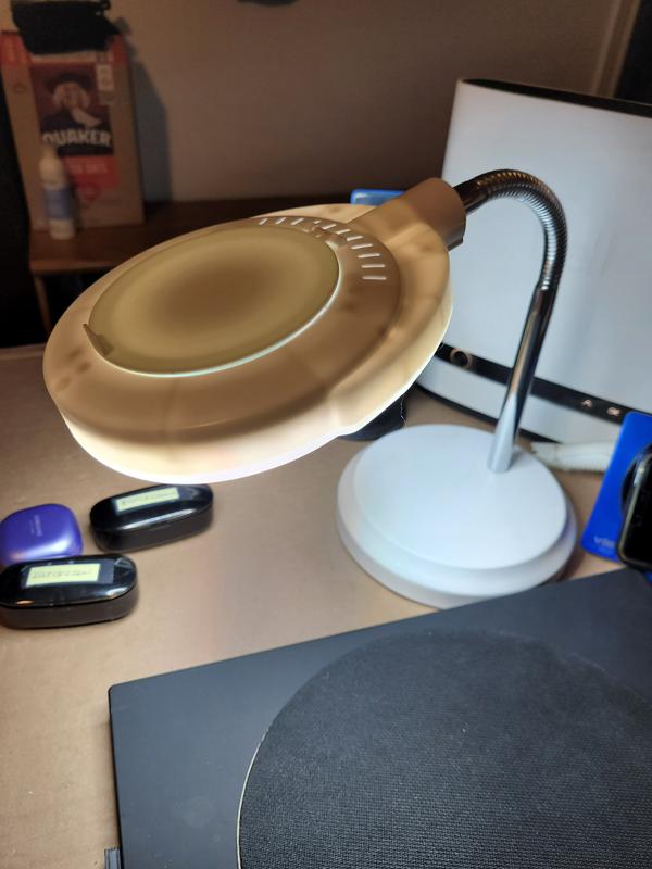 Lampe de bureau à DEL NOMA avec loupe, 201/2 po, blanc Canadian Tire