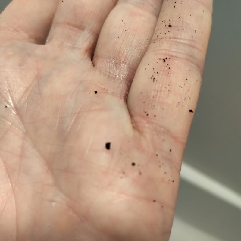 just after washing by hand, the imitation leather palms of these mitts are disintegrating