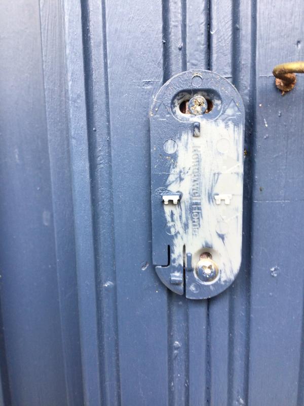 Doorbell mounting plate