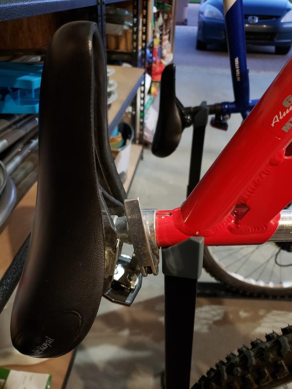 Both sit nicely on the stand