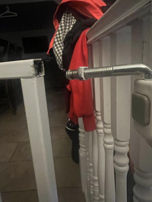 Broke on both pieces, top and bottom.