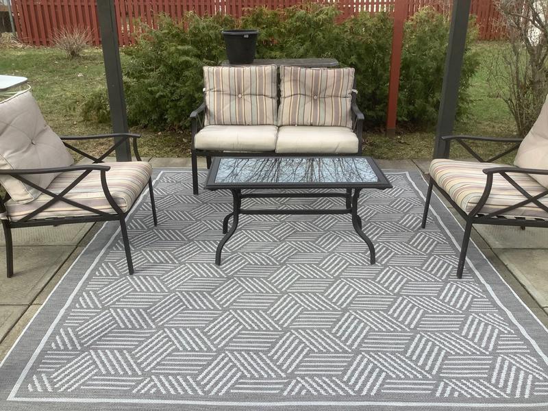 Aménagement du gazébo, été 2021.