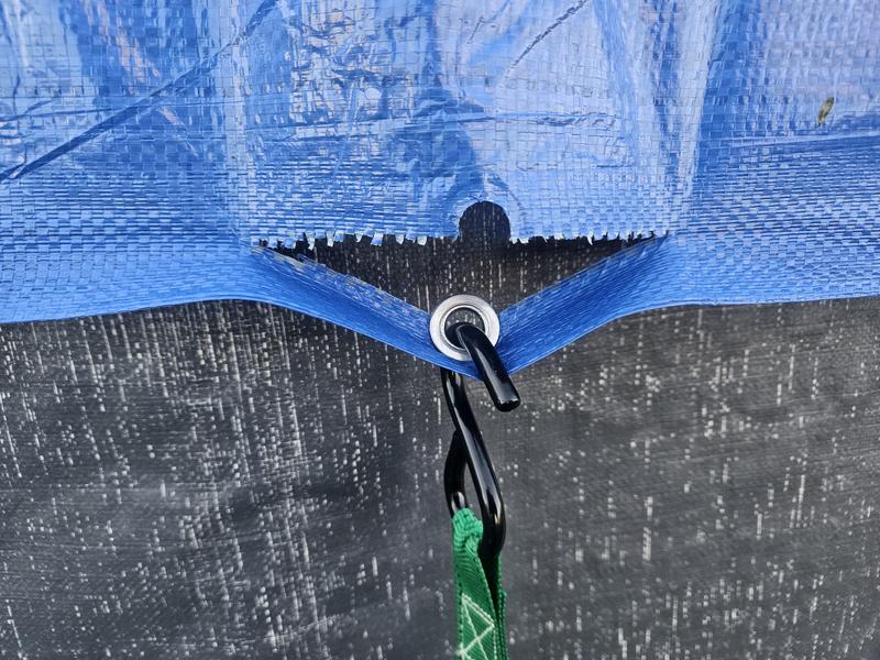 Rope reinforces hem?