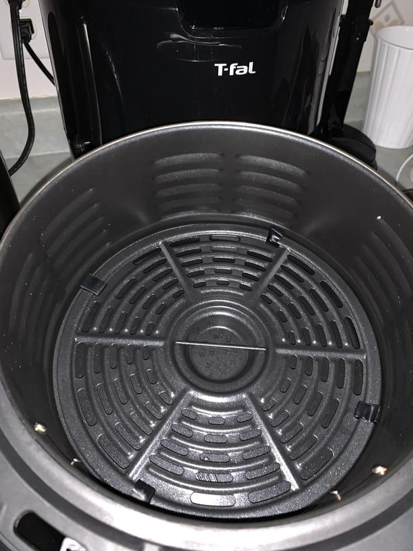 Large basket with lots of room for food.