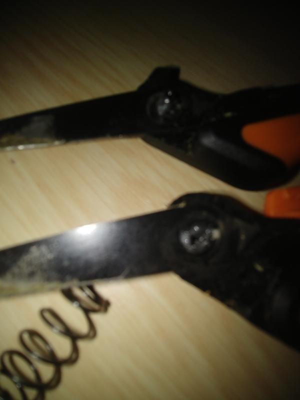 snapped fiskars trimmers pic 3