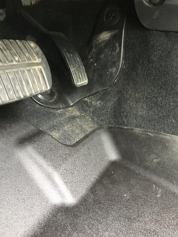 Mat is not anywhere near the pedal to catch water ,salt  or dirt.