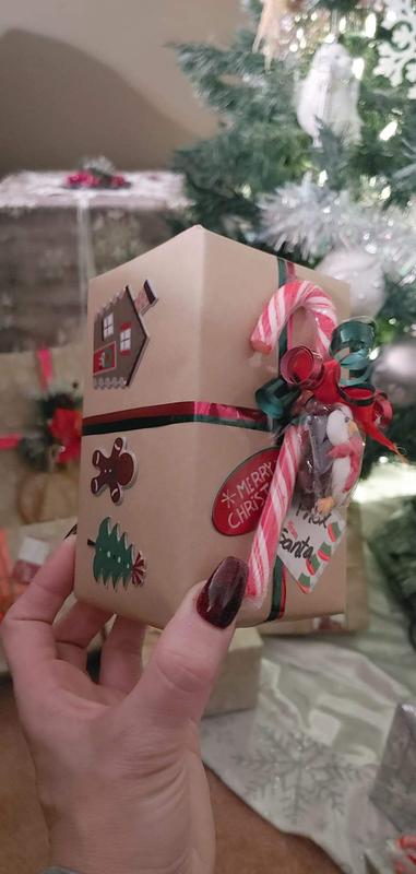 Added stickers to the brown paper.