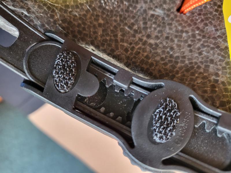 Broken/mangled teeth of the adjustment part of helmet