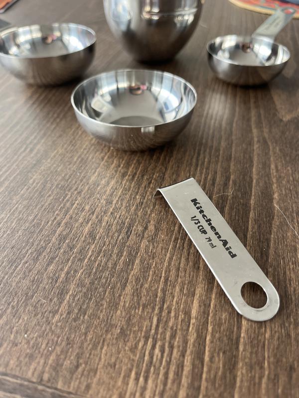 Broken measuring cup