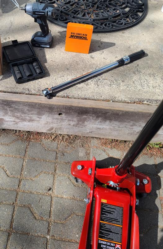 Mon kit, Jack Big Red 3 tonnes, torque wrench 1/2 Mastercraft et impact wrench 1/2