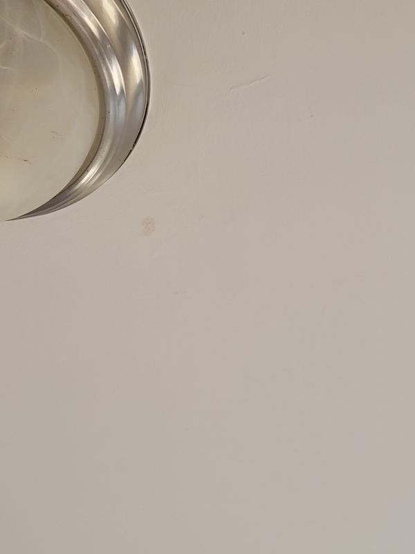 Covers nothing, this is after 4 coats and still everything bleeds through