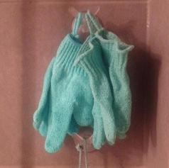 sorry for a terrible pic; had to trim the original one. Anyway, I hope you can see both hooks : )