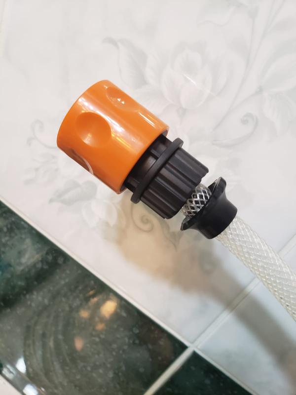 the entire black part is supposed to be one piece.