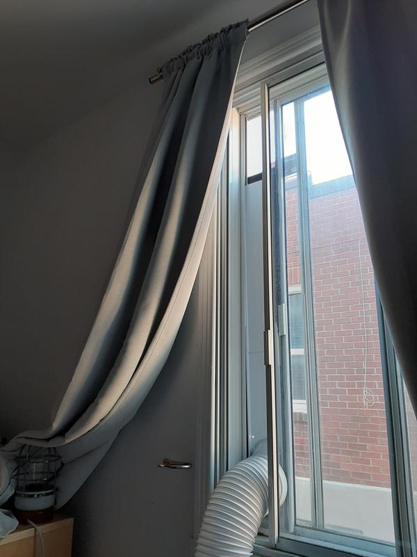 L'installation pour boucher l'espace en haut