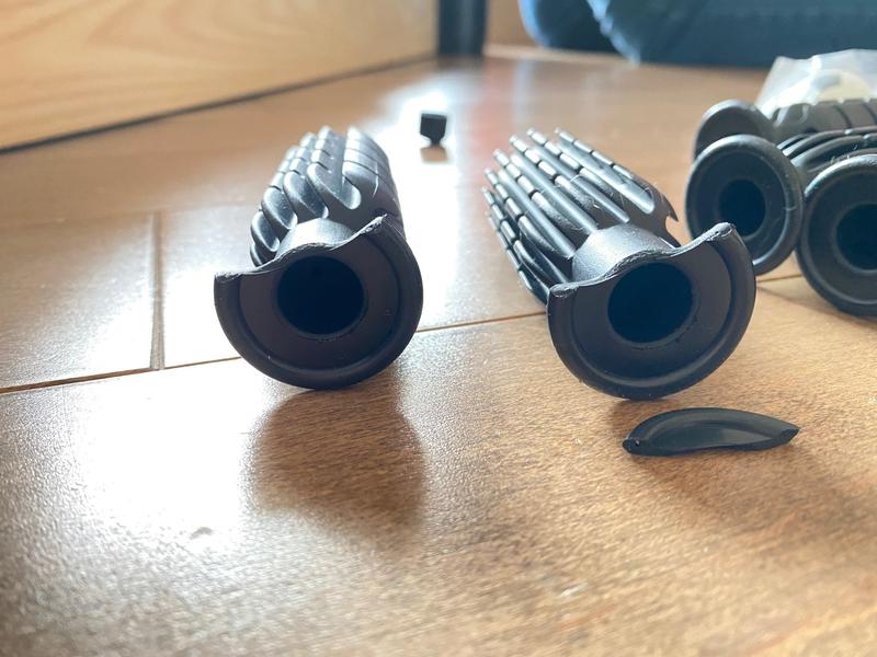 Certaines poignées du jeu de soccer sont endommagées à la sortie de l'emballage