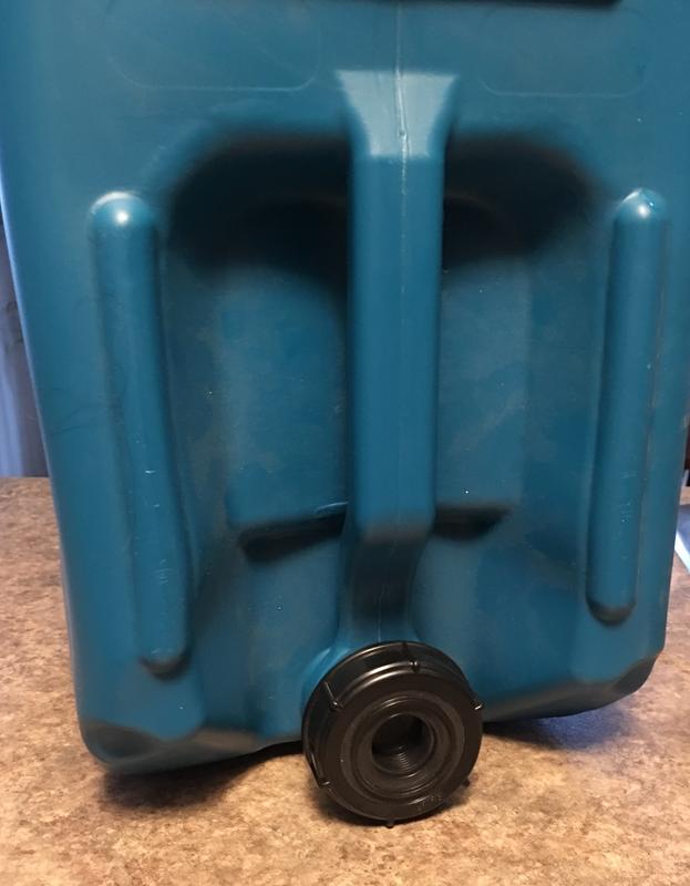 Leaks, impossible to get last 2 ounces out of container.