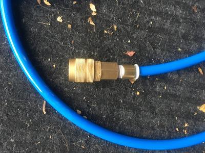 Leaking air hose coupler