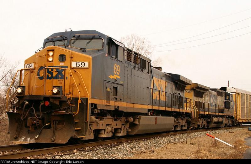 csx 69 c44-9w leads an eastbound autorack train