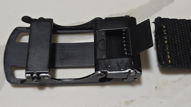 The buckle comes off of the belt constantly.
