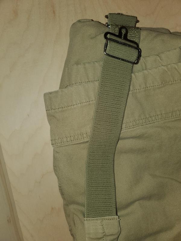 hew style strap.  note all elastic.TERRIBLE. BUCLE SLIDES DOWN.   CAN'T EVEN WEAR THEM