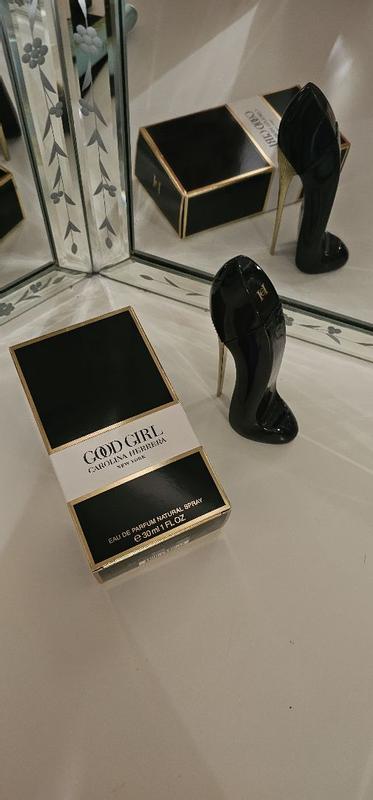 Customer photo for "Beautiful bottle, even better scent."