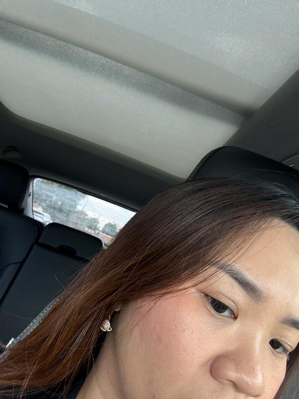 Customer photo for "Light and gives a dewy glow ✨"