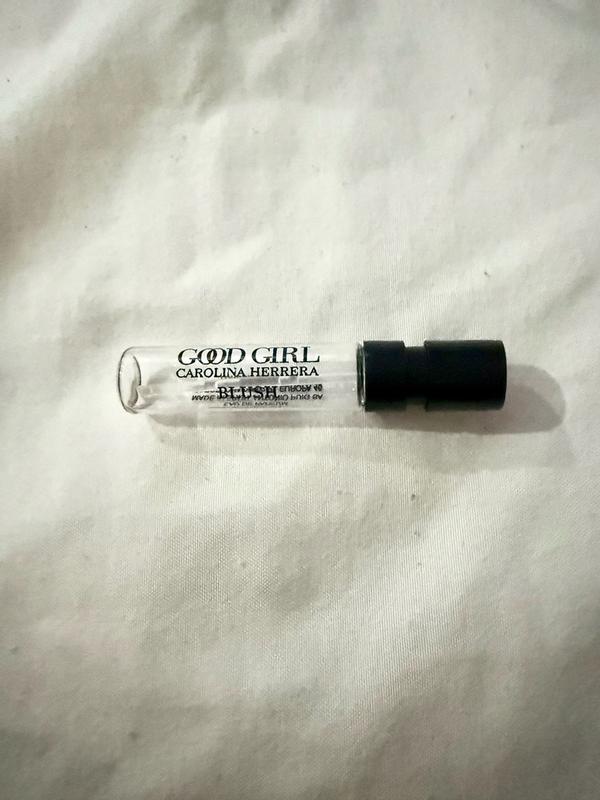 Customer photo for "Amazing perfume!"