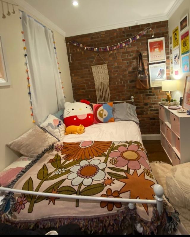 Customer carousel item 11.