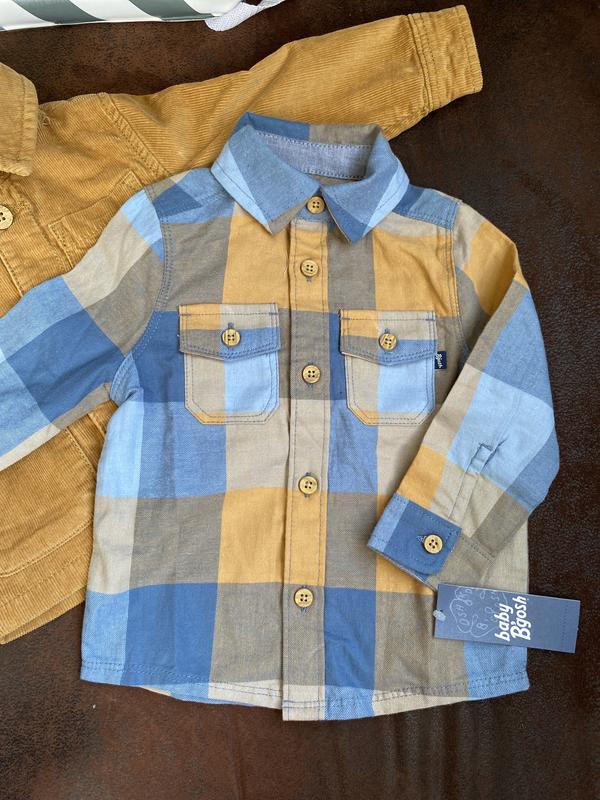 I really like the little front pockets and wooded buttons.