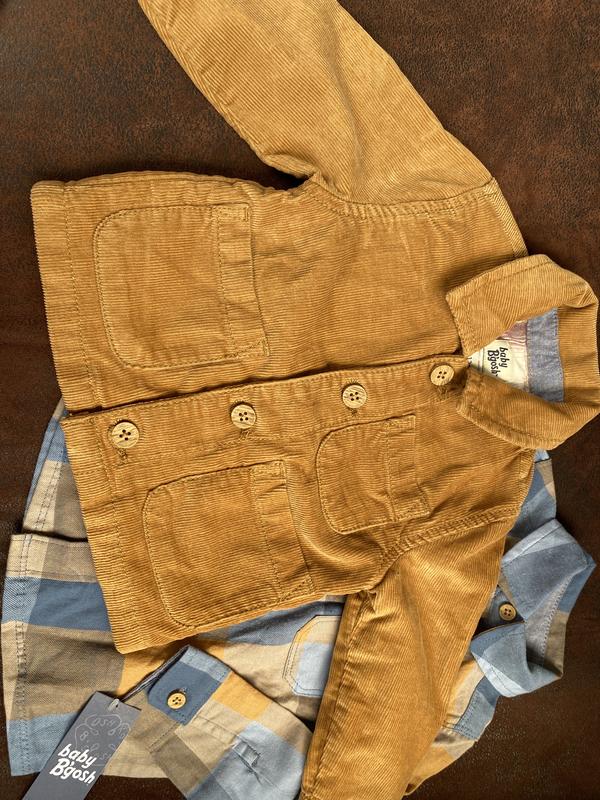 The little pockets are beautiful, as well as the look a like wooden buttons.