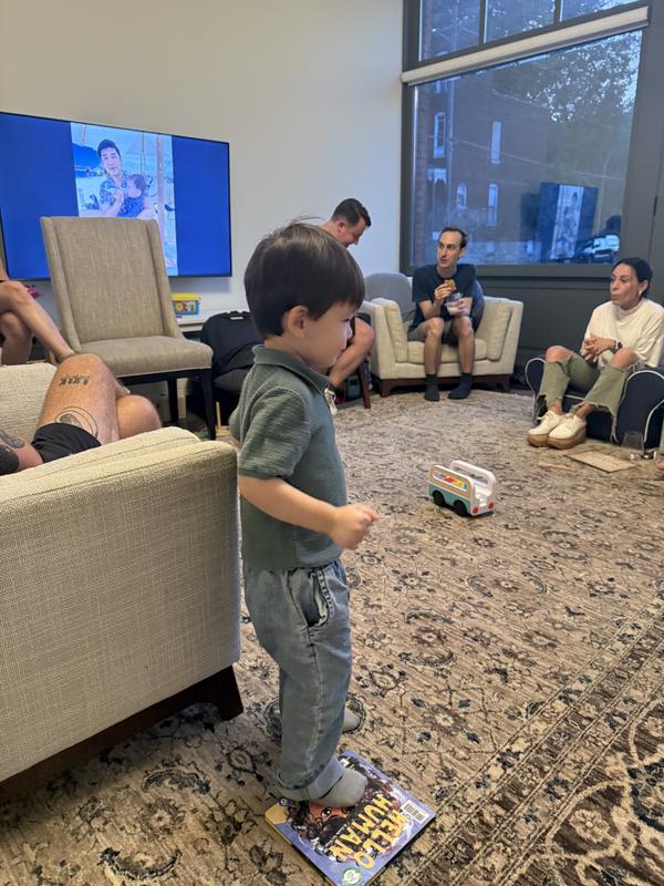 Toddler boy wearing jeans