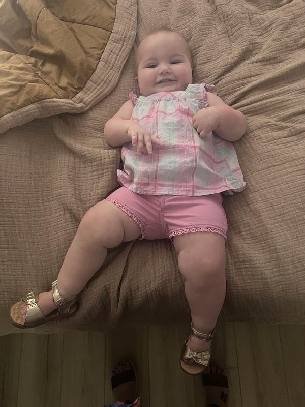 Pretty girl in her gold sandals!