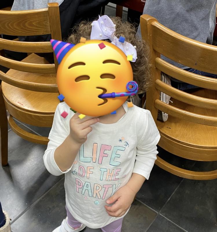 Size 2T, she’s 25lbs 35 inches. Fit nicely with a long sleeve onesie underneath.