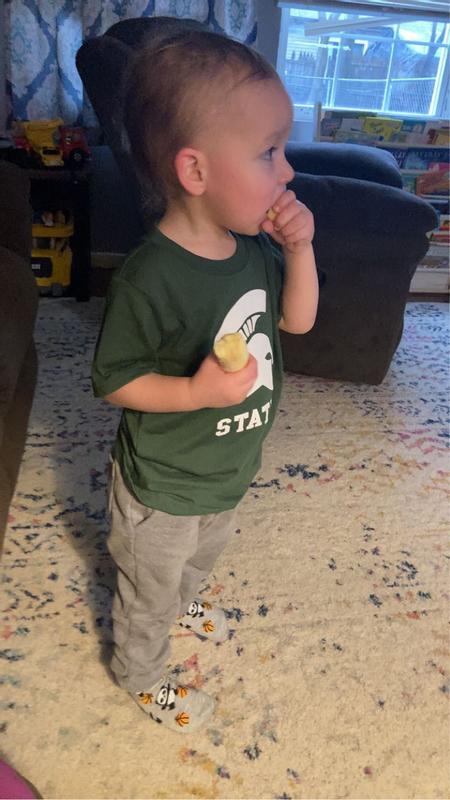 Soft, stretchy material that fits perfectly -true to size. Whether you and your kiddos are Sparty’s or fans of another team the material is comfortable, cool and catchy!