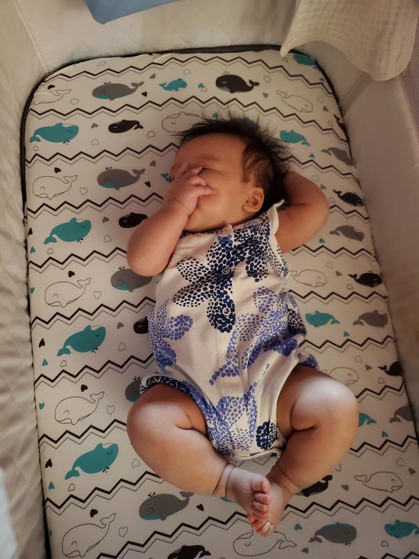 Baby girl found her thumb 😄