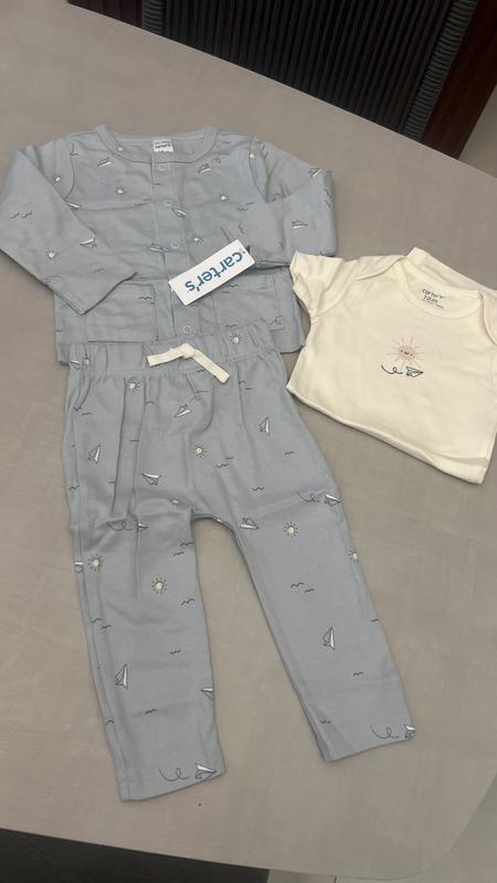 Perfect outfit, great fabric and finish. Looks wonderful on the baby.